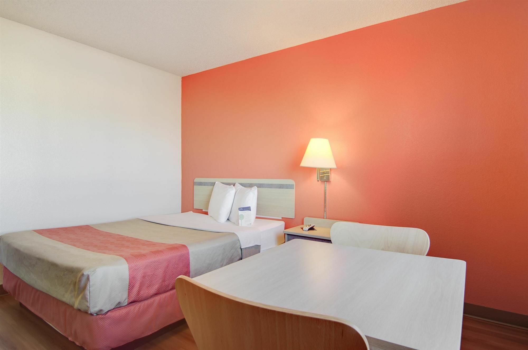Motel 6-Colby, Ks Екстериор снимка