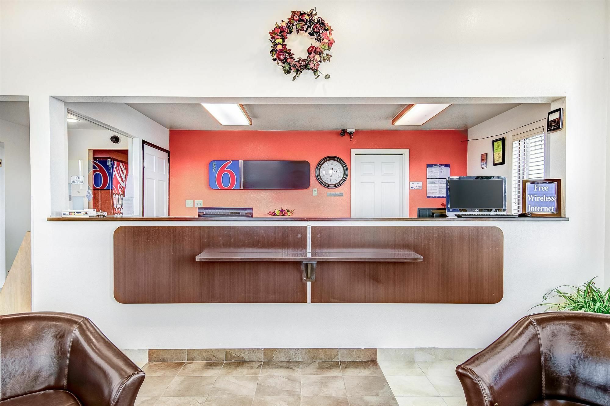 Motel 6-Colby, Ks Екстериор снимка
