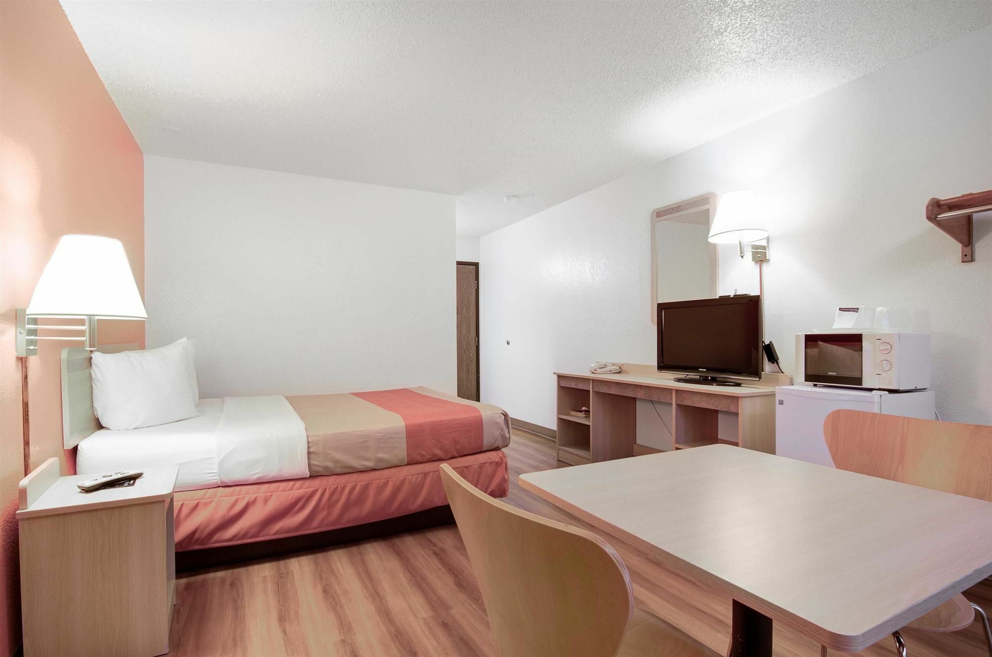 Motel 6-Colby, Ks Екстериор снимка